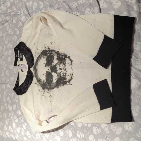 Iron fist sweater - Picture 1 of 4